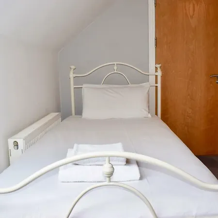 Stylish 3 Bedroom Portobello Townhouse *
