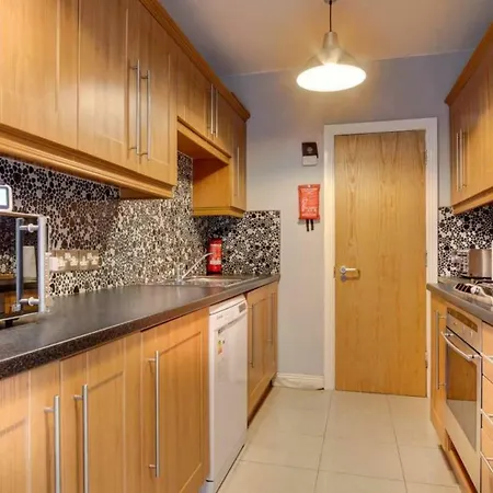 Stylish 3 Bedroom Portobello Townhouse *