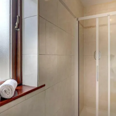 Stylish 3 Bedroom Portobello Townhouse アパート